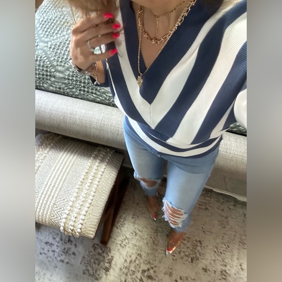 New🩷Navy/white V-cut spring top - Picture 9 of 13